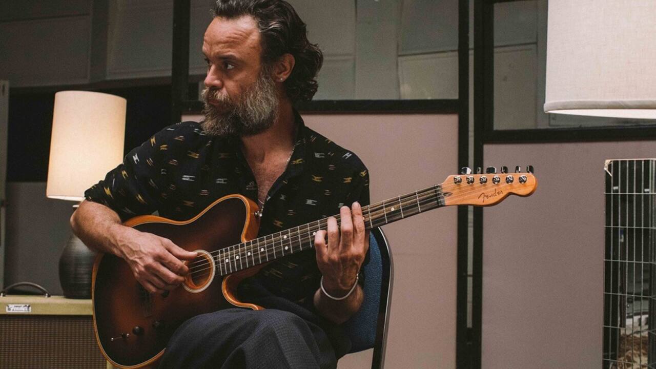 2 Rodrigo-Amarante-American-Acoustasonic-Telecaster-Sunburst