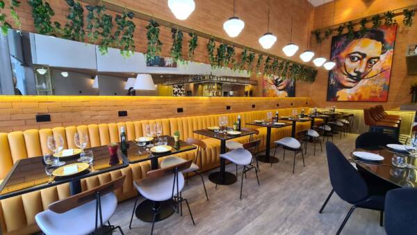 Paco - Cocina y Bar conta com um ambiente estilo bistrô, com uma decoração moderna, que remete aos badalados bares de Barcelona - Cred Guto Souza