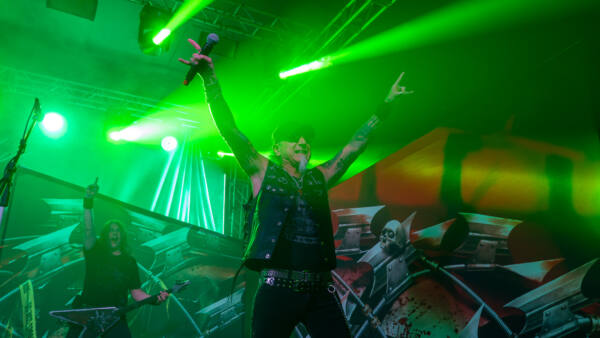 Tork N Roll Accept e Grave Digger