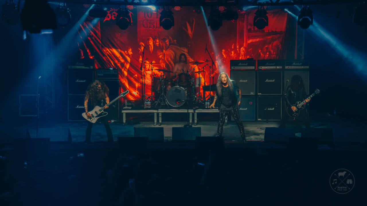 Sebastian Bach emociona fãs de hard rock com clássicos do Skid Row e carreira solo em Curitiba