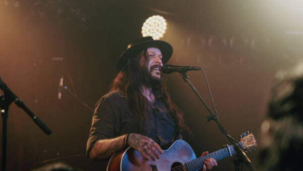 Shawn James, destaque do folk blues, chega ao Brasil em outubro