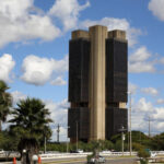 Banco Central encerra operações do Banco Pleno devido ao caso Master