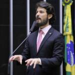 Marcelo Aro: Polêmicas do Passado e Crescimento no Governo de Minas