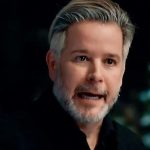 Reviravolta em ‘Três Graças’: Consuelo Surpreende Misael com Beijo Inesperado