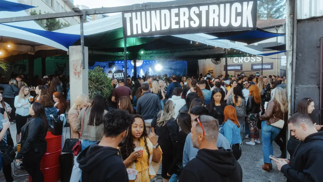 Thunderstruck Rock’N’Goal reúne shows e DJs no Crossroads em Curitiba neste domingo