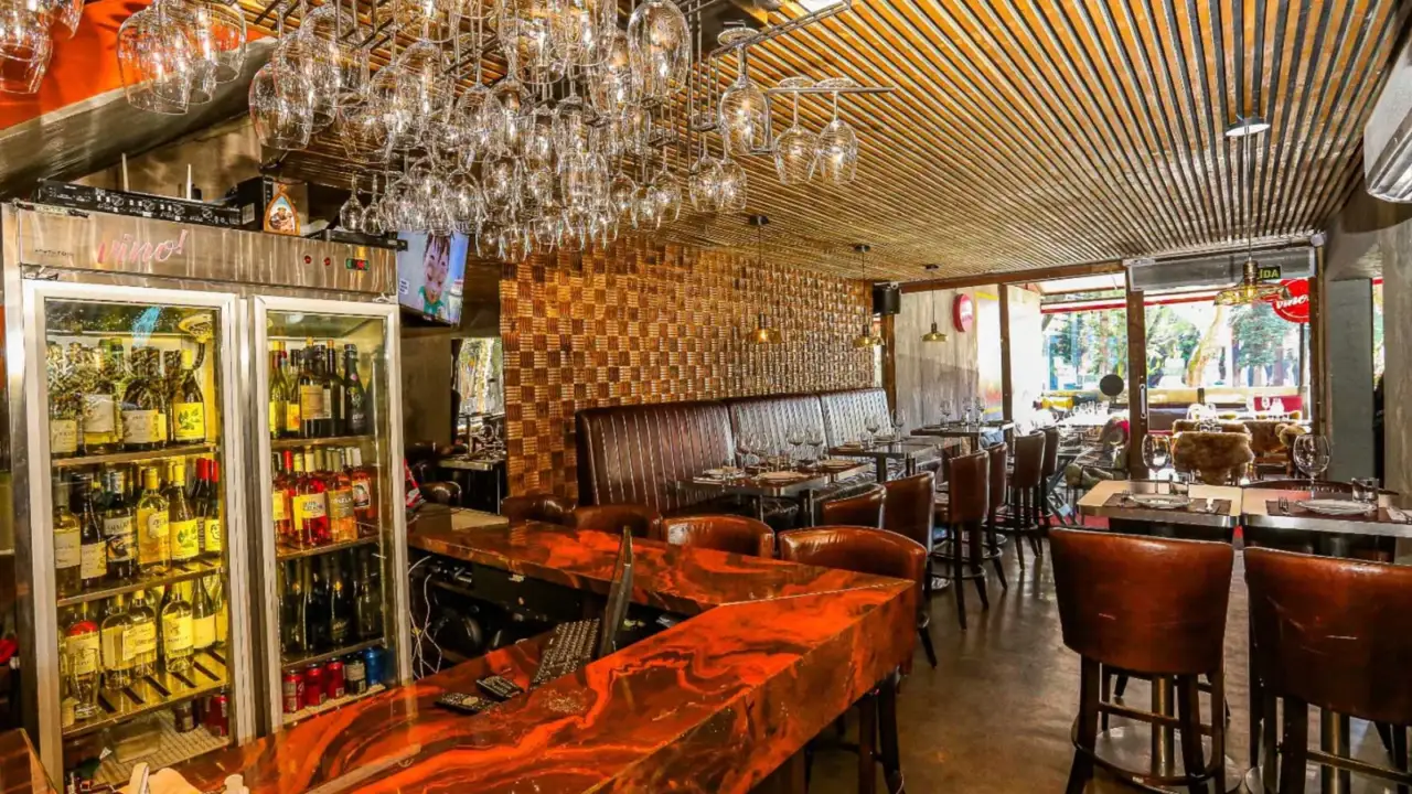 Vino! Batel transmite Brasil x Haiti com promoções especiais em Curitiba nesta sexta-feira