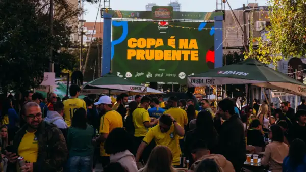 Prudente Fest COPA exibe Brasil x Escócia em quatro telões na Al. Prudente de Moraes em Curitiba