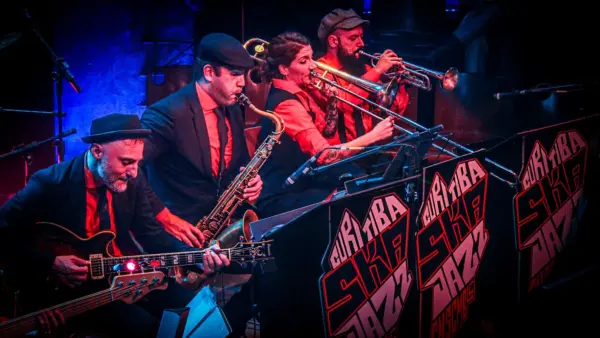 Curitiba Ska Jazz Ensemble faz show gratuito na Rua da Música em 30 de julho