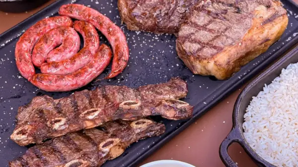 Brazza 41 Steak House inaugura em Curitiba com churrasco, parrilla e steak house