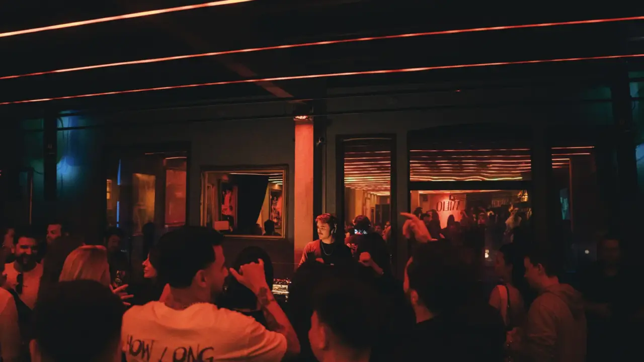 Silver Panda faz set de duas horas no Meio em Curitiba nesta sexta, 31 de julho