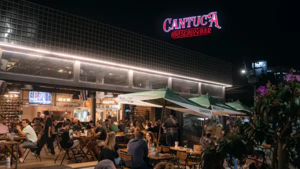 Folk, blues e country ao vivo nas quintas-feiras de inverno no Cantuca em Curitiba