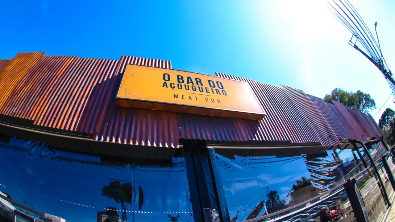 O Bar do Açougueiro Bacacheri celebra dois anos com festa sertaneja nesta sexta em Curitiba