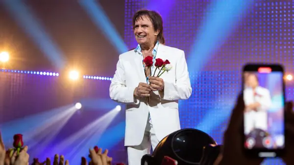 Roberto Carlos anuncia show extra em Curitiba no Teatro Positivo em outubro de 2026