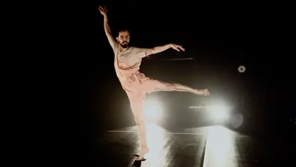 Ingressos à venda para Dança Boba na Caixa Cultural Curitiba, de 2 a 6 de setembro