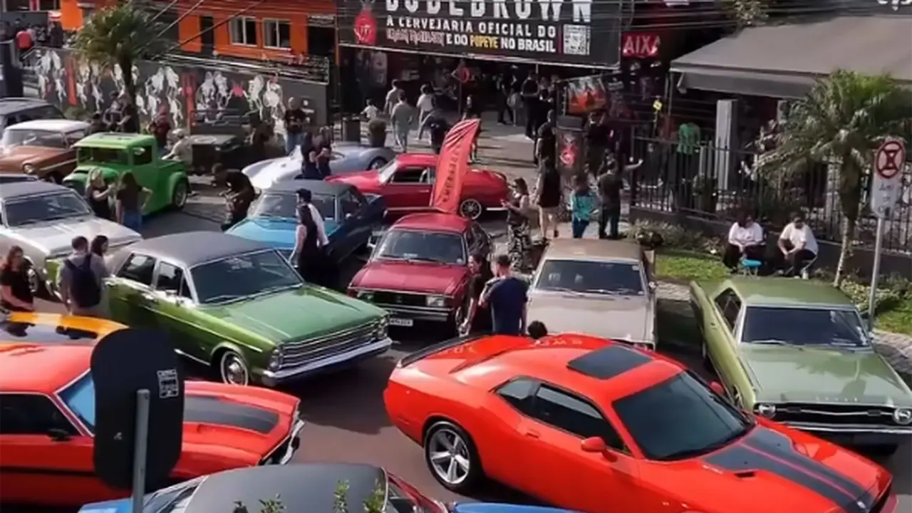 Entrada gratuita para shows de jazz, rock e encontro de carros antigos na Bodebrown em Curitiba