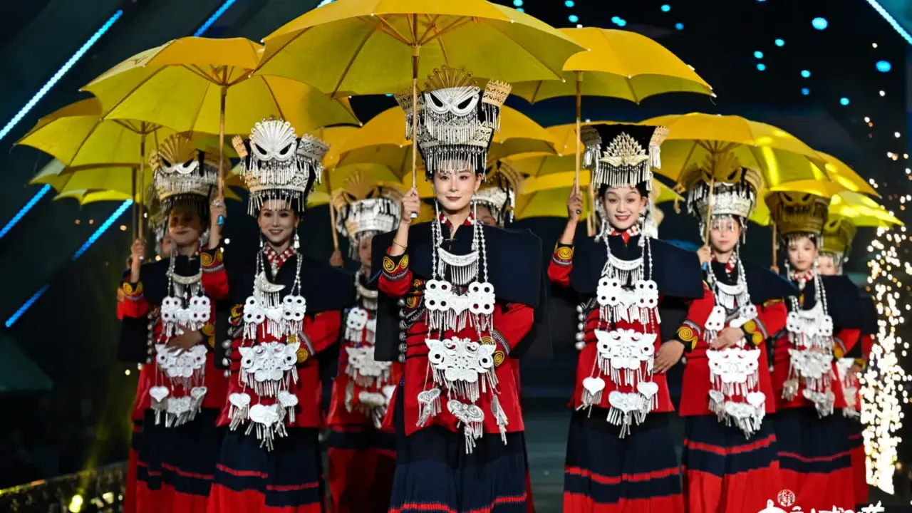 Ingressos à venda para Azaleia Oriental no Teatro Positivo, em Curitiba, dias 16 a 18 de novembro