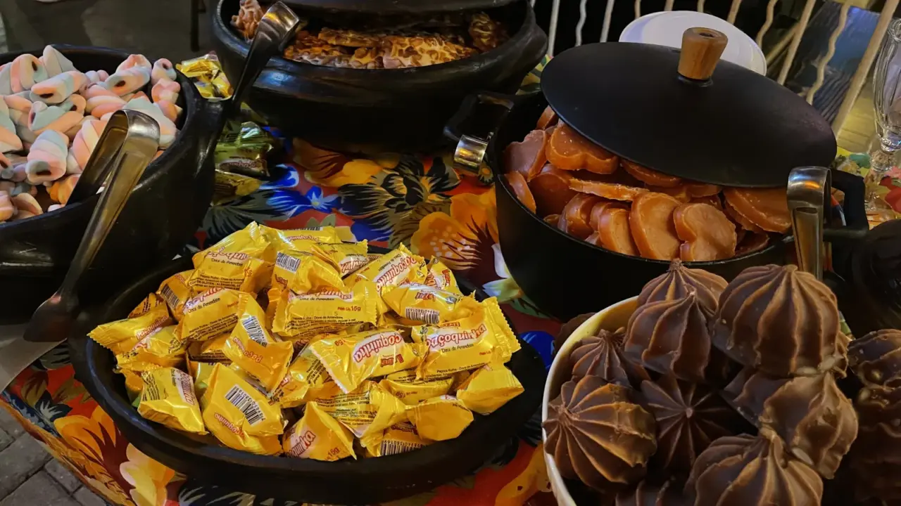 Bar Quermesse abre em Curitiba no feriado de 12 de outubro com feijoada e comida mineira